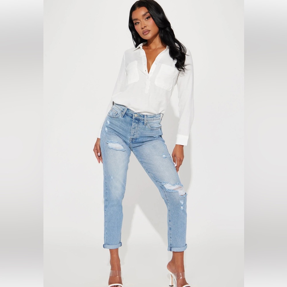 Fashion Nova light wash ripped mom jeans
